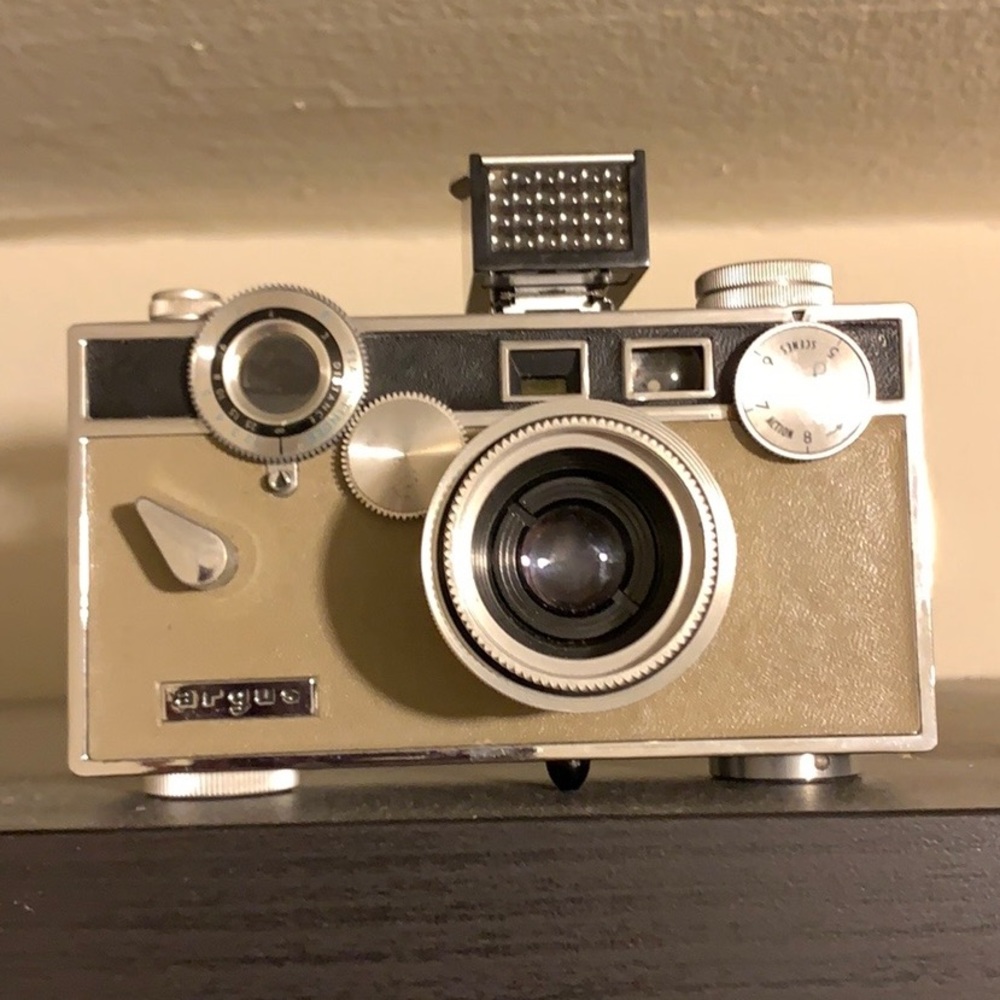 Vintage Argus Camera - Picture 2 of 6